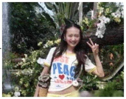 女孩猩猩吃瓜,猩球女孩的夏日瓜果盛宴